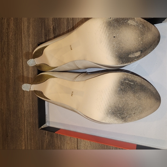 G by Guess Nude Pumps - Picture 7 of 7